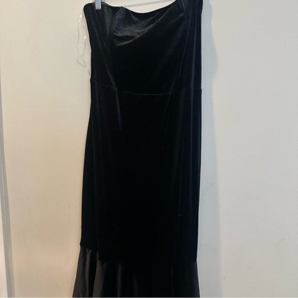 Fashion Nova Stella Velvet Black Elegant Black Off-Shoulder Evening Gown Size 1X - Picture 4 of 15